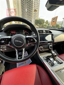 جاكوار XE